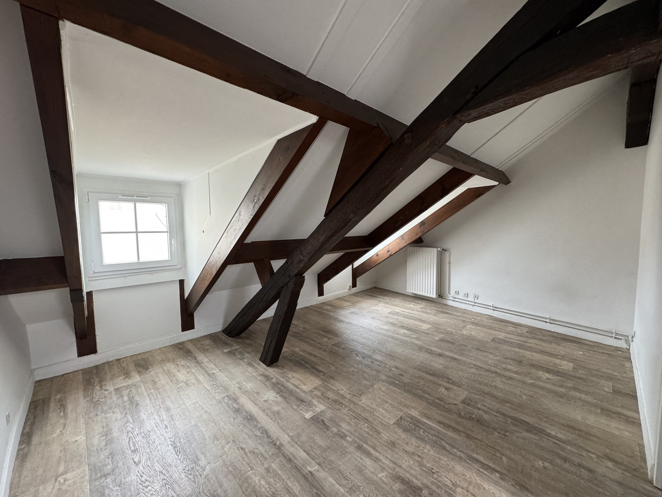 
                                                Vente
                                                 CHARMANT 2 PIECES LE MARAIS - 50m2 au sol