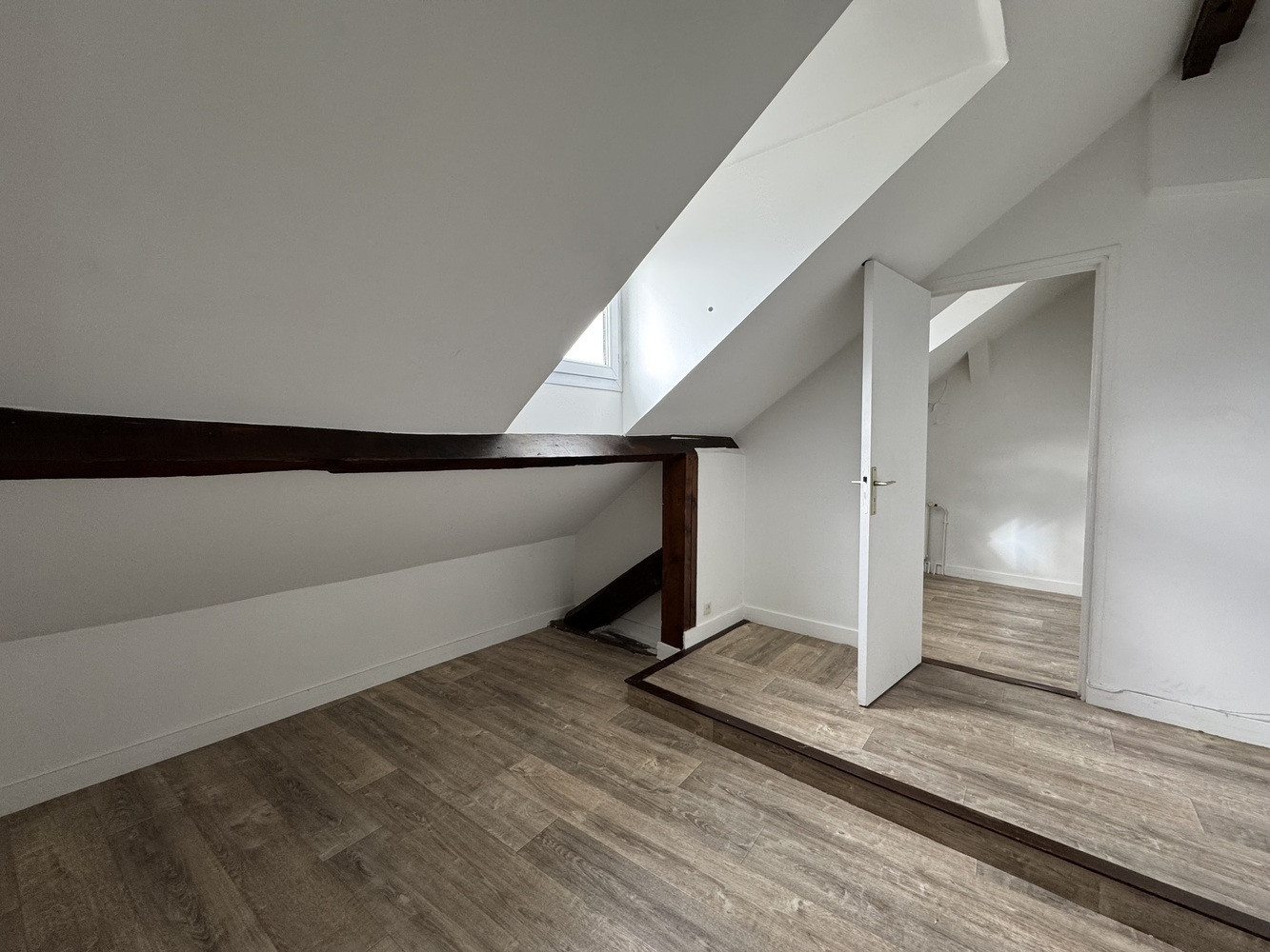
                                                Vente
                                                 CHARMANT 2 PIECES LE MARAIS - 50m2 au sol