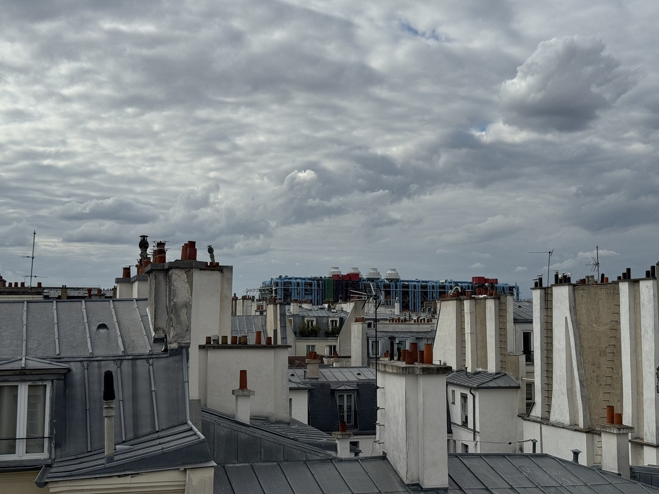 
                                                Vente
                                                 CHARMANT 2 PIECES LE MARAIS - 50m2 au sol