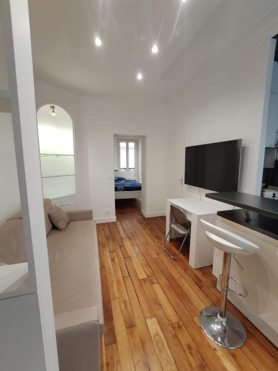 
                                                Location
                                                 Charmant 2 pièces lumineux disponible les 3 premières semaines de chaque mois- Batignolles Paris 17ème (loyer tout inclus)