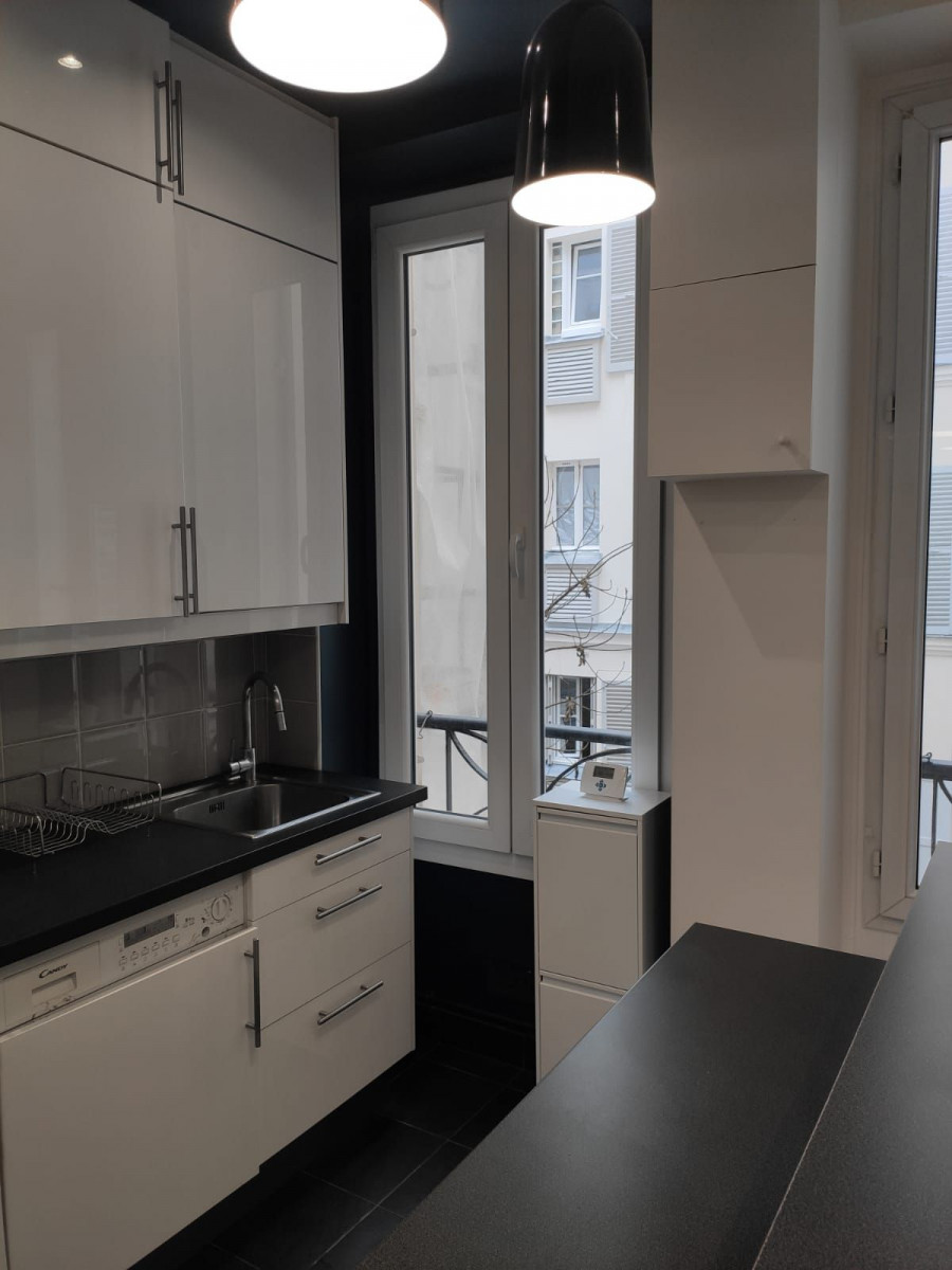 
                                                Location
                                                 Charmant 2 pièces lumineux disponible les 3 premières semaines de chaque mois- Batignolles Paris 17ème (loyer tout inclus)