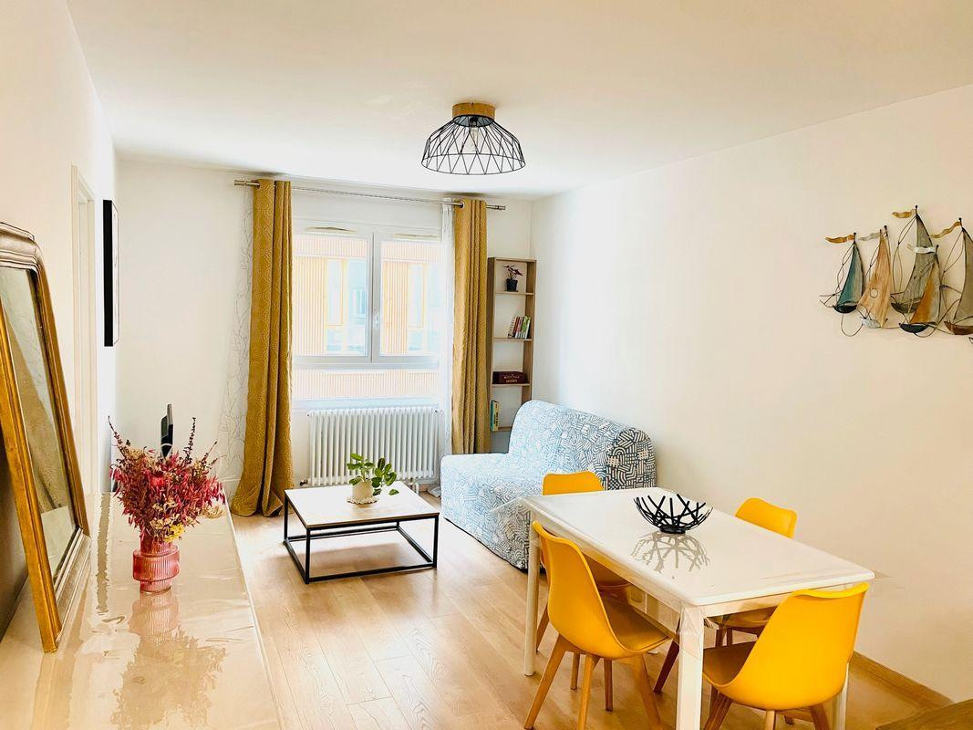 
                                                Location
                                                 Charmant 2 pièces meublé de 50m2