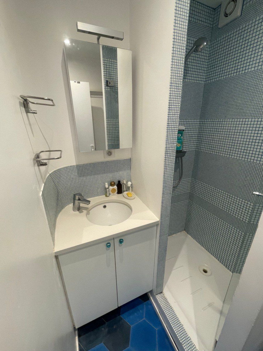 
                                                Location
                                                 Charmant 2 pièces meublé Paris 11