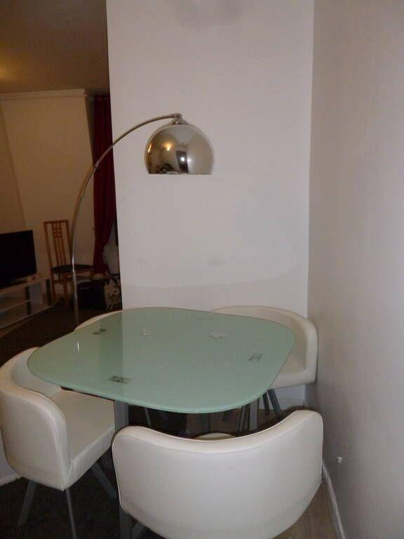 
                                                Location
                                                 Charmant 2 pièces meublé Paris 8
