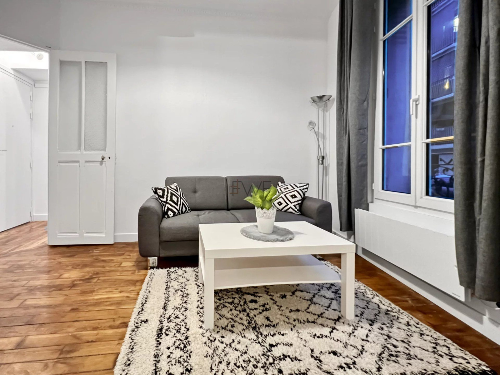 
                                                Location
                                                 Charmant 2 Pièces Meublé, Récemment Rénové - Route de la Reine, Boulogne