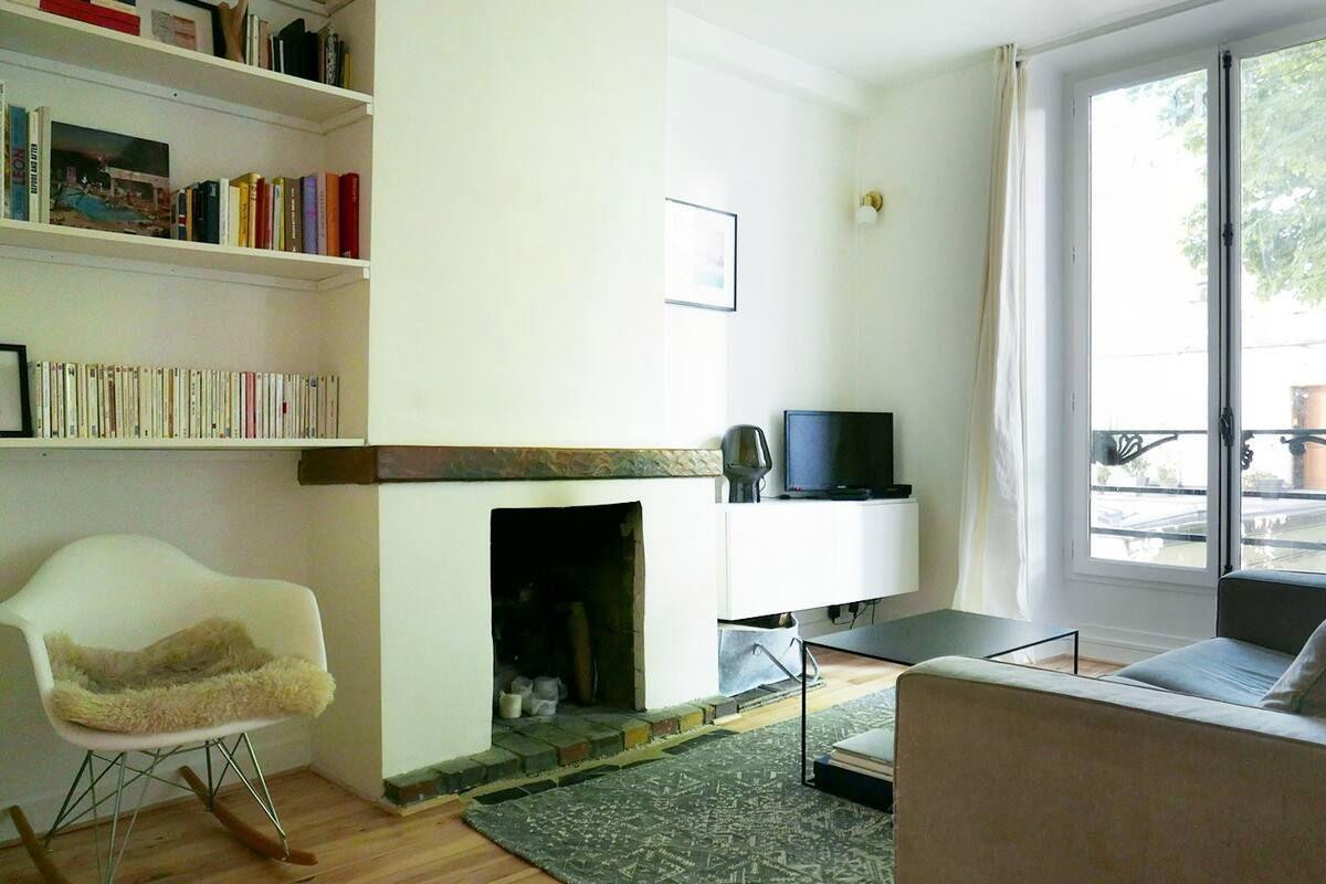 
                                                Location
                                                 Charmant 2 pièces quartier Anvers