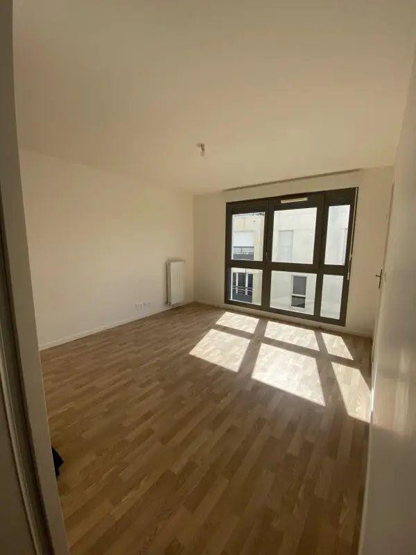 
                                                Location
                                                 Charmant 2 pièces, résidence sécurisée