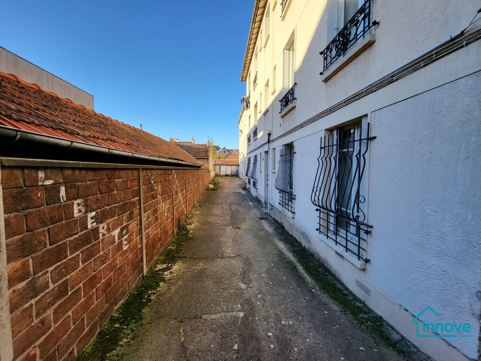 
                                                Vente
                                                 Charmant 2 pièces sur cour - Bagnolet