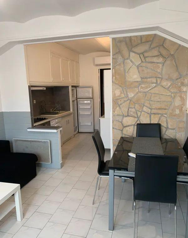 
                                                Location
                                                 Charmant 2P 35m2 équipé et meublé à Marseille 14