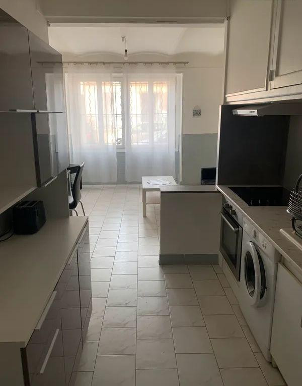 
                                                Location
                                                 Charmant 2P 35m2 équipé et meublé à Marseille 14
