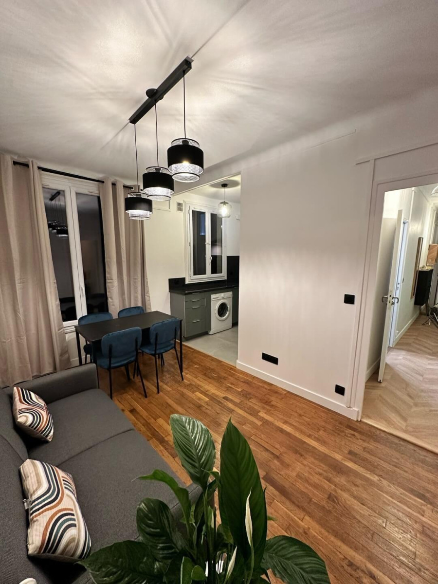 
                                                Location
                                                 Charmant 2P traversant 36m² meublé et rénové