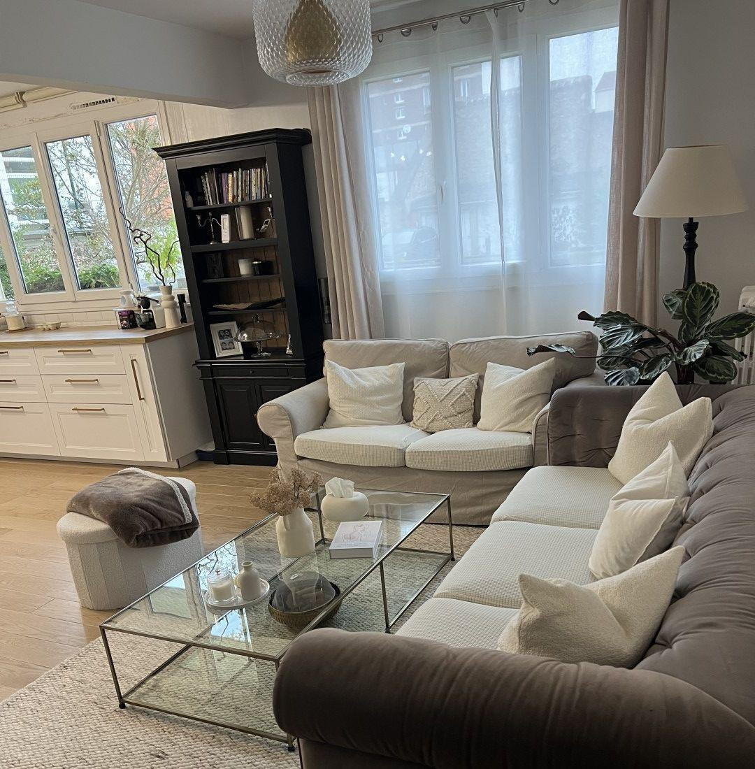 
                                                Location
                                                 Charmant 3P meublé 67m² sans vis à vis