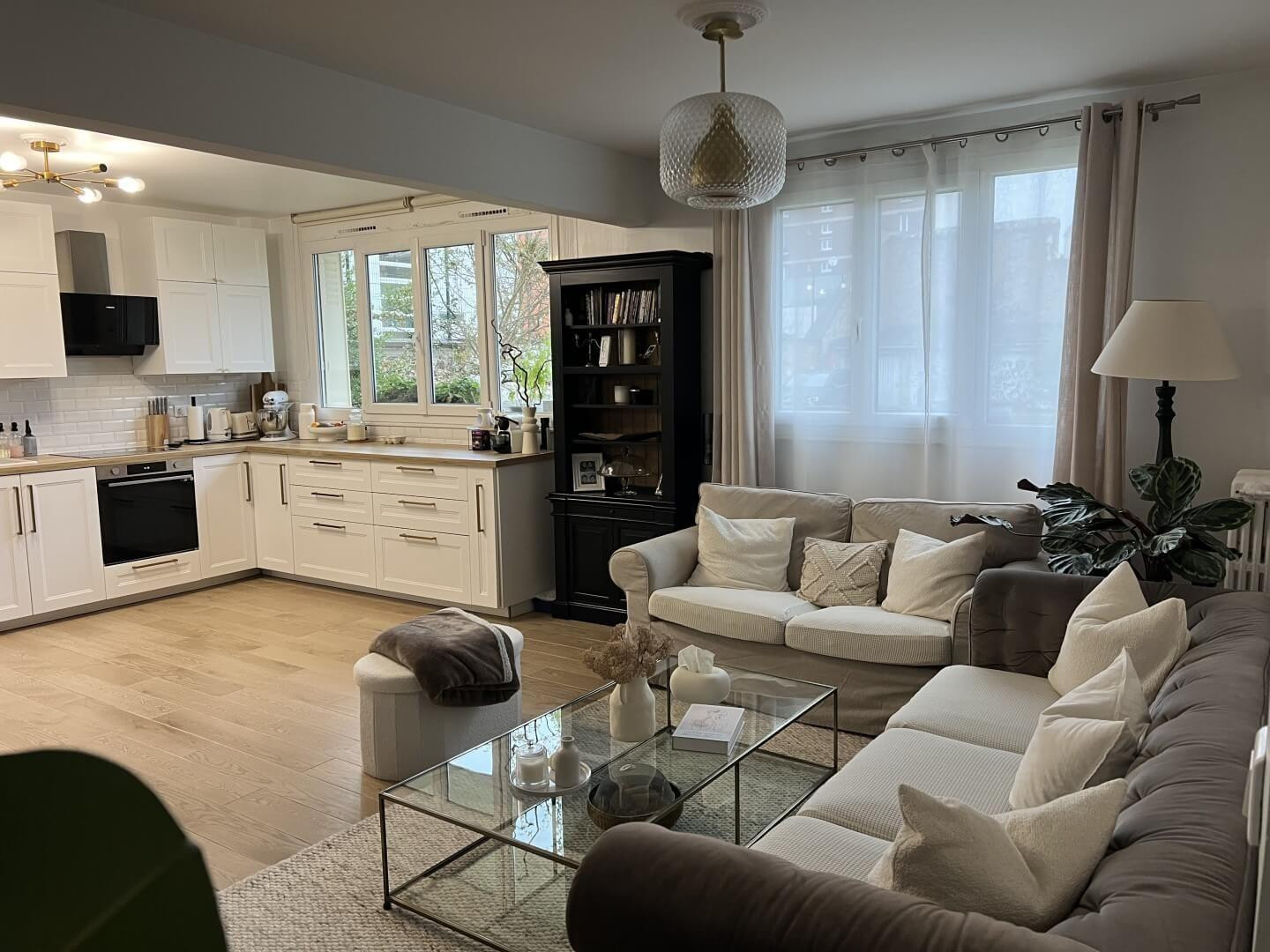
                                                Location
                                                 Charmant 3P meublé 67m² sans vis à vis