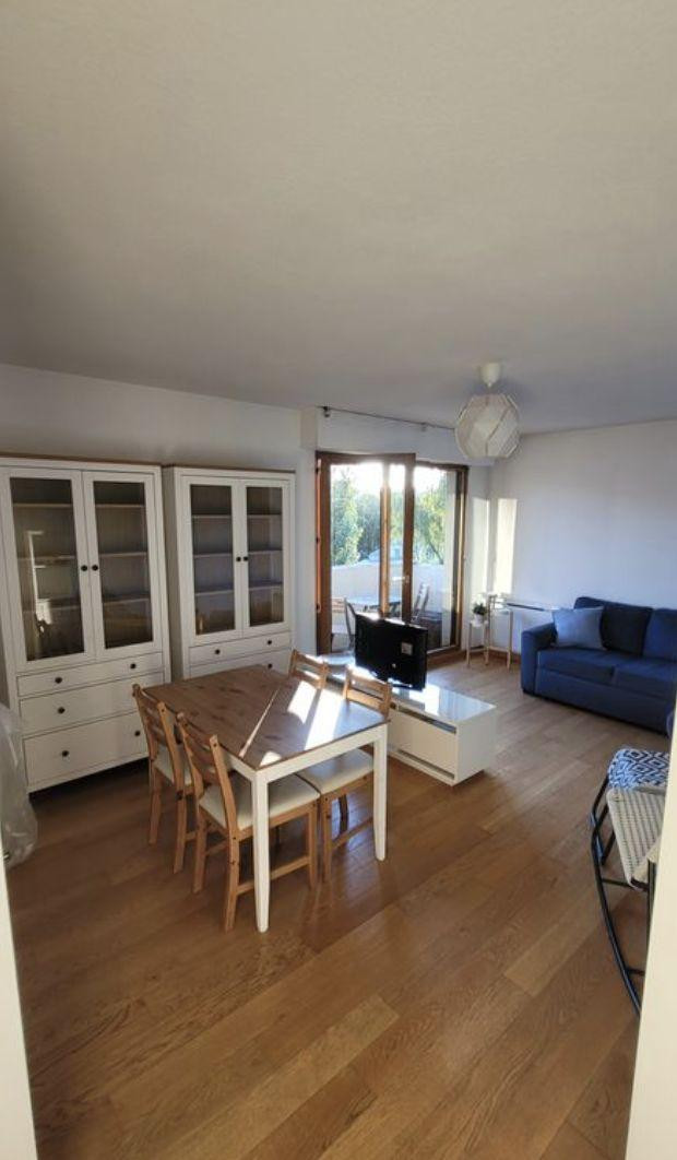 
                                                Location
                                                 Charmant Appartement