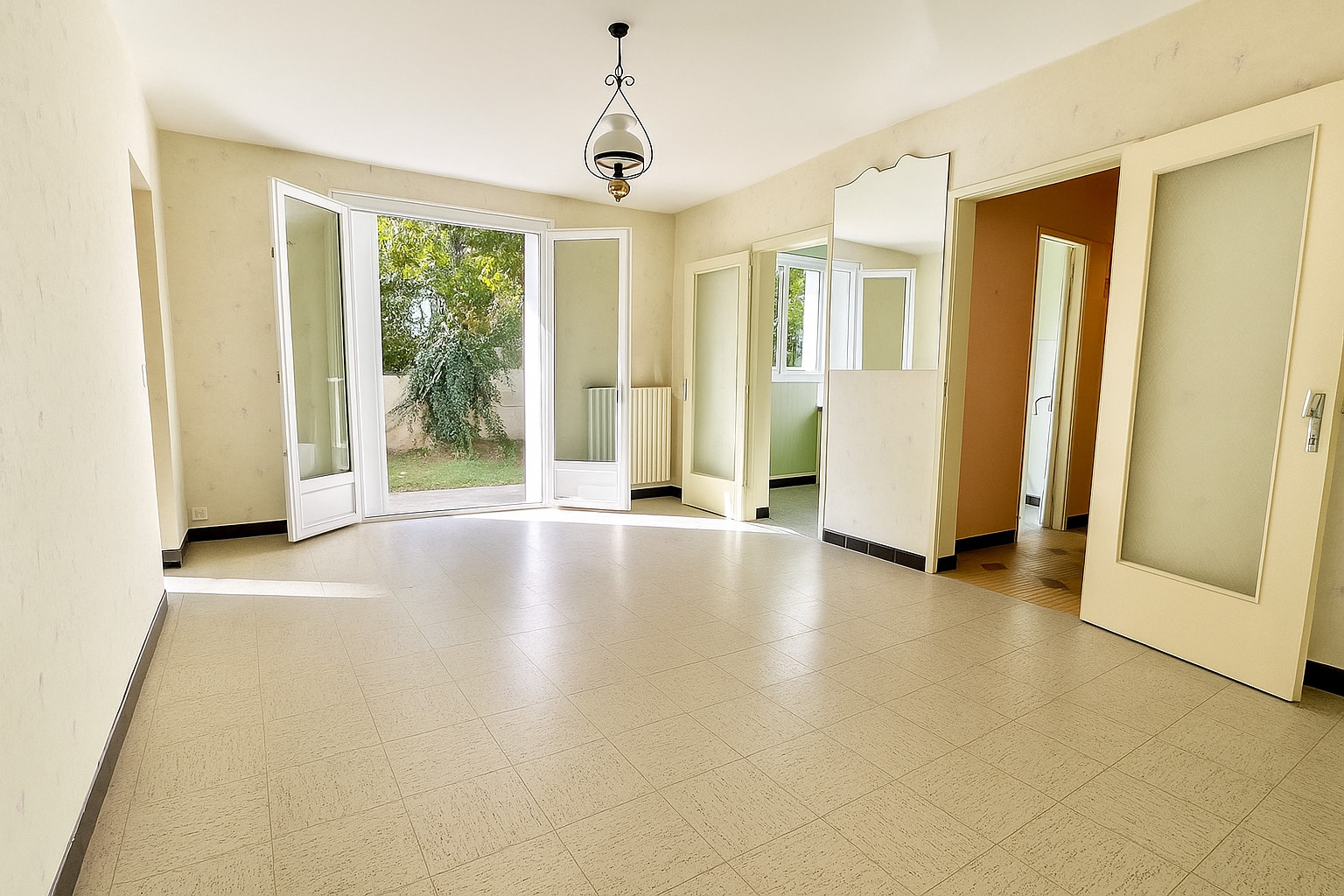 
                                                Vente
                                                 Charmant Appartement à Angers - Lumineux