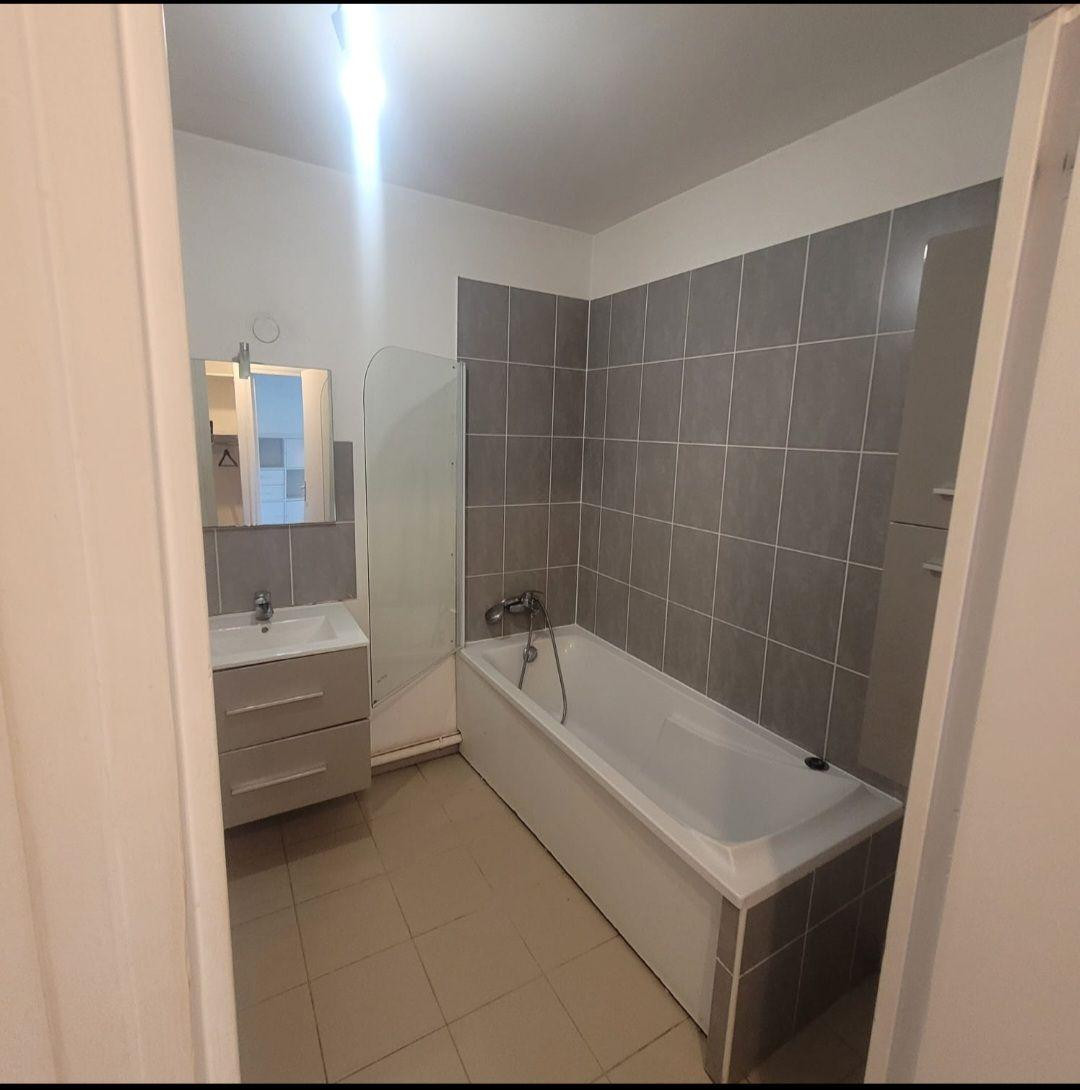 
                                                Location
                                                 Charmant appartement avec extérieur