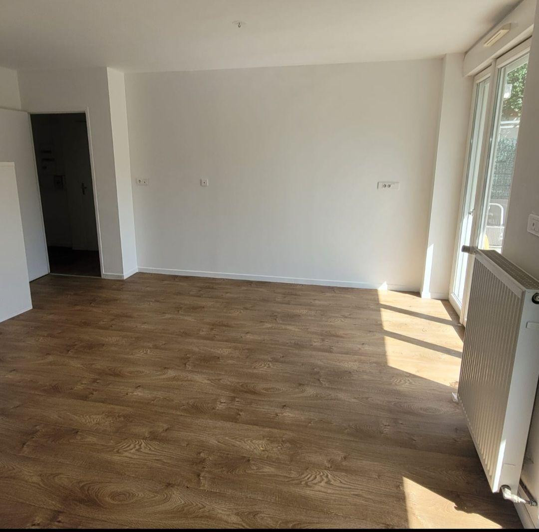 
                                                Location
                                                 Charmant appartement avec extérieur