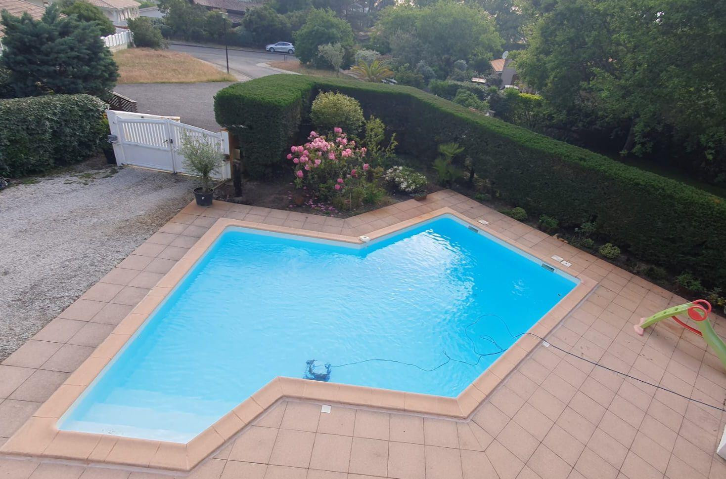 
                                                Location
                                                 Charmant appartement avec piscine chauffée