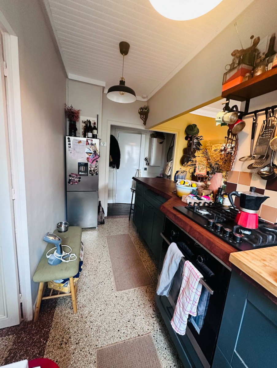 
                                                Location
                                                 Charmant appartement avec toit-terrasse à Montreuil  ChatGPT a dit : ChatGPT (loyer tout inclus)