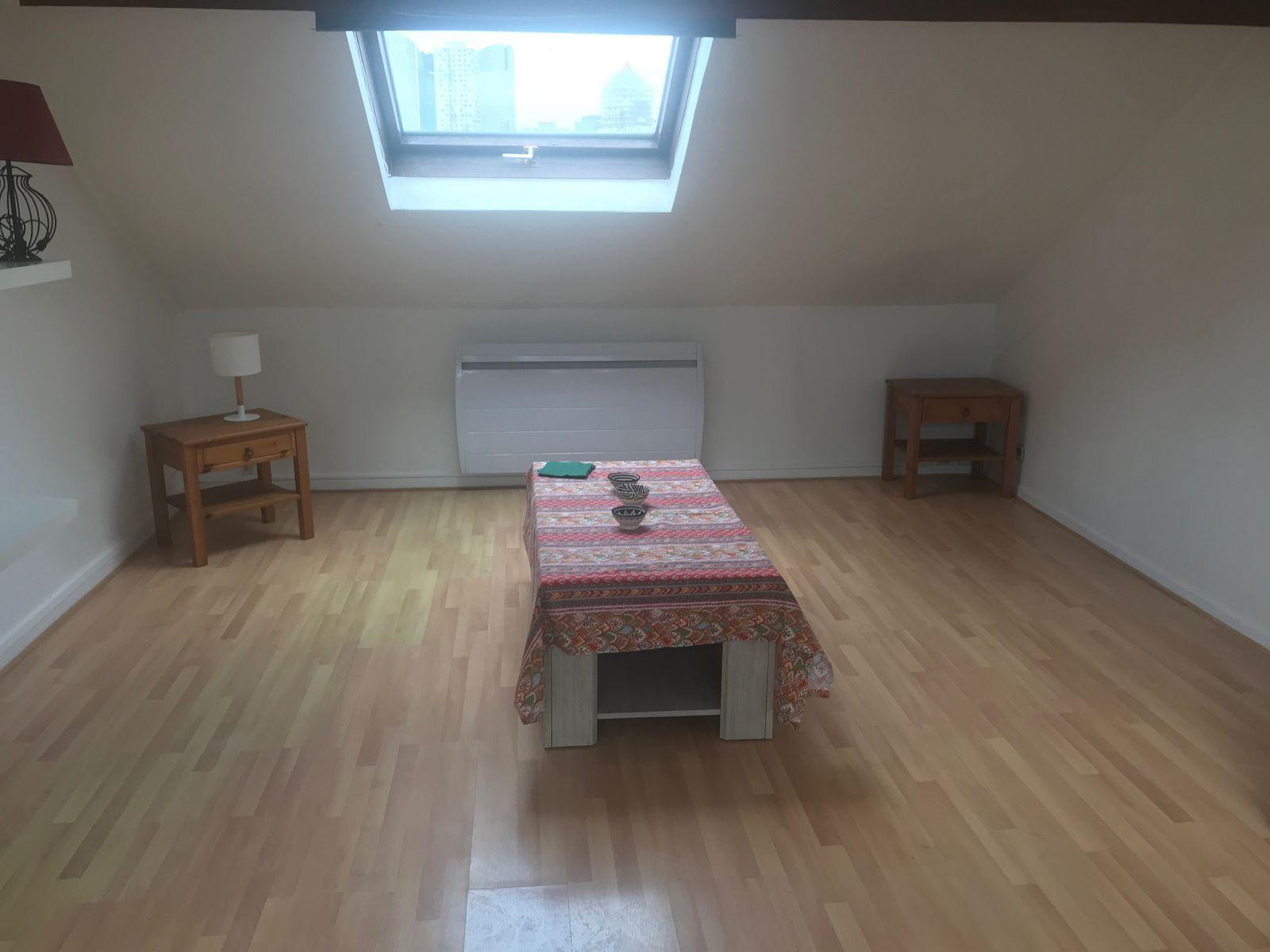 
                                                Location
                                                 Charmant appartement baigné de soleil
