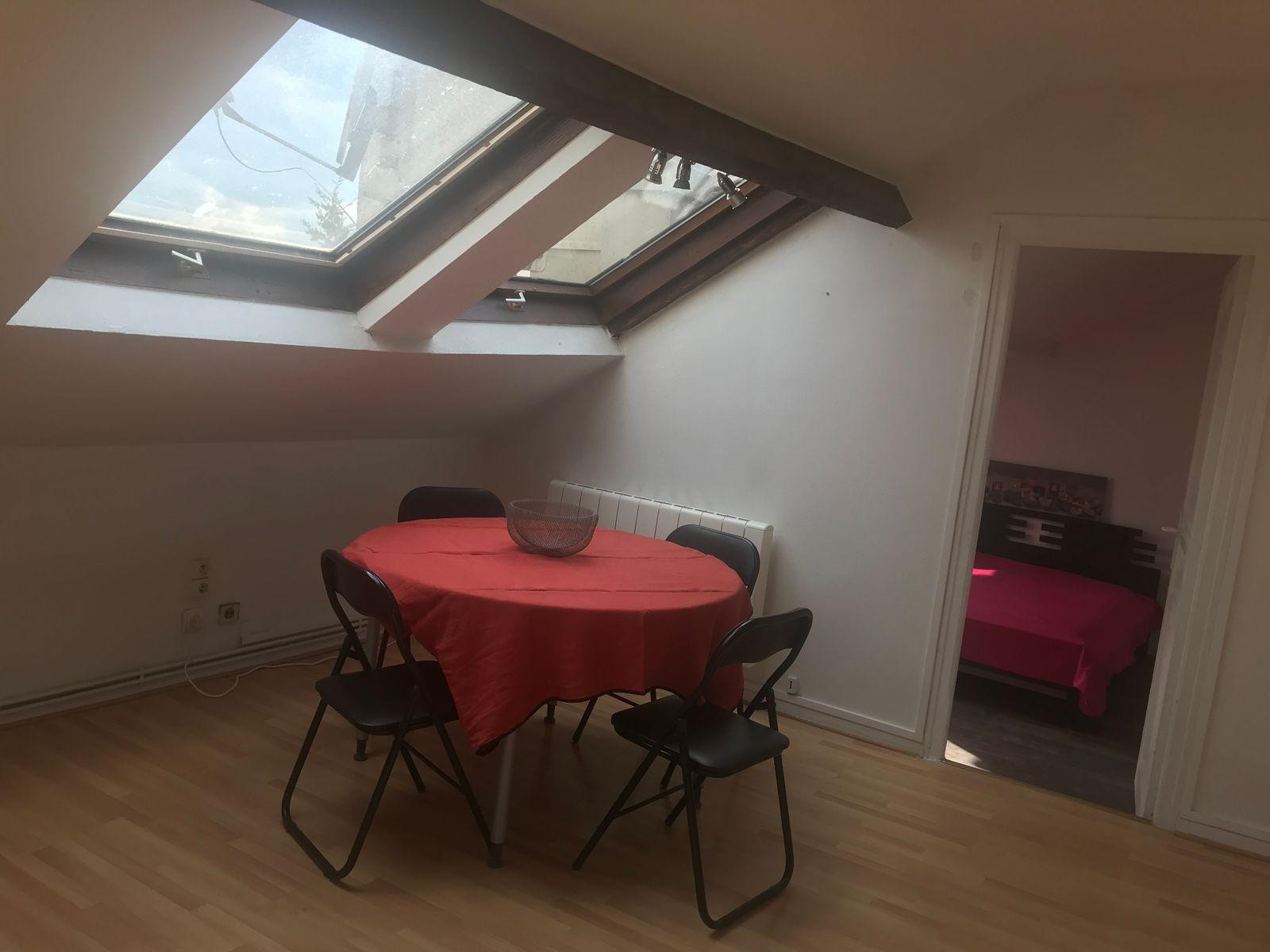 
                                                Location
                                                 Charmant appartement baigné de soleil