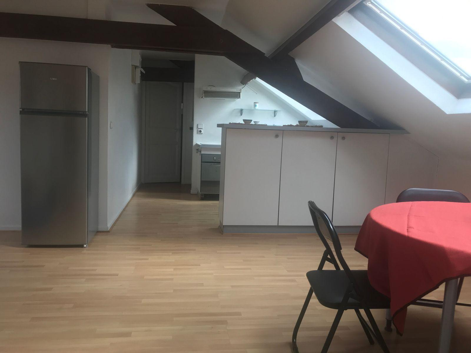 
                                                Location
                                                 Charmant appartement baigné de soleil