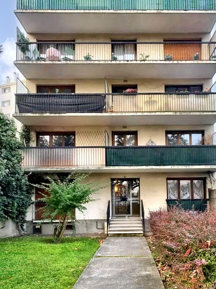
                                                Location
                                                 Charmant appartement deux pièces