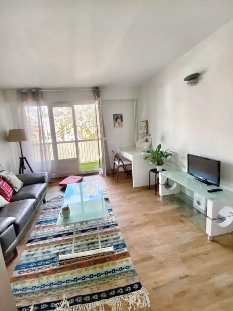 
                                                Location
                                                 Charmant appartement deux pièces