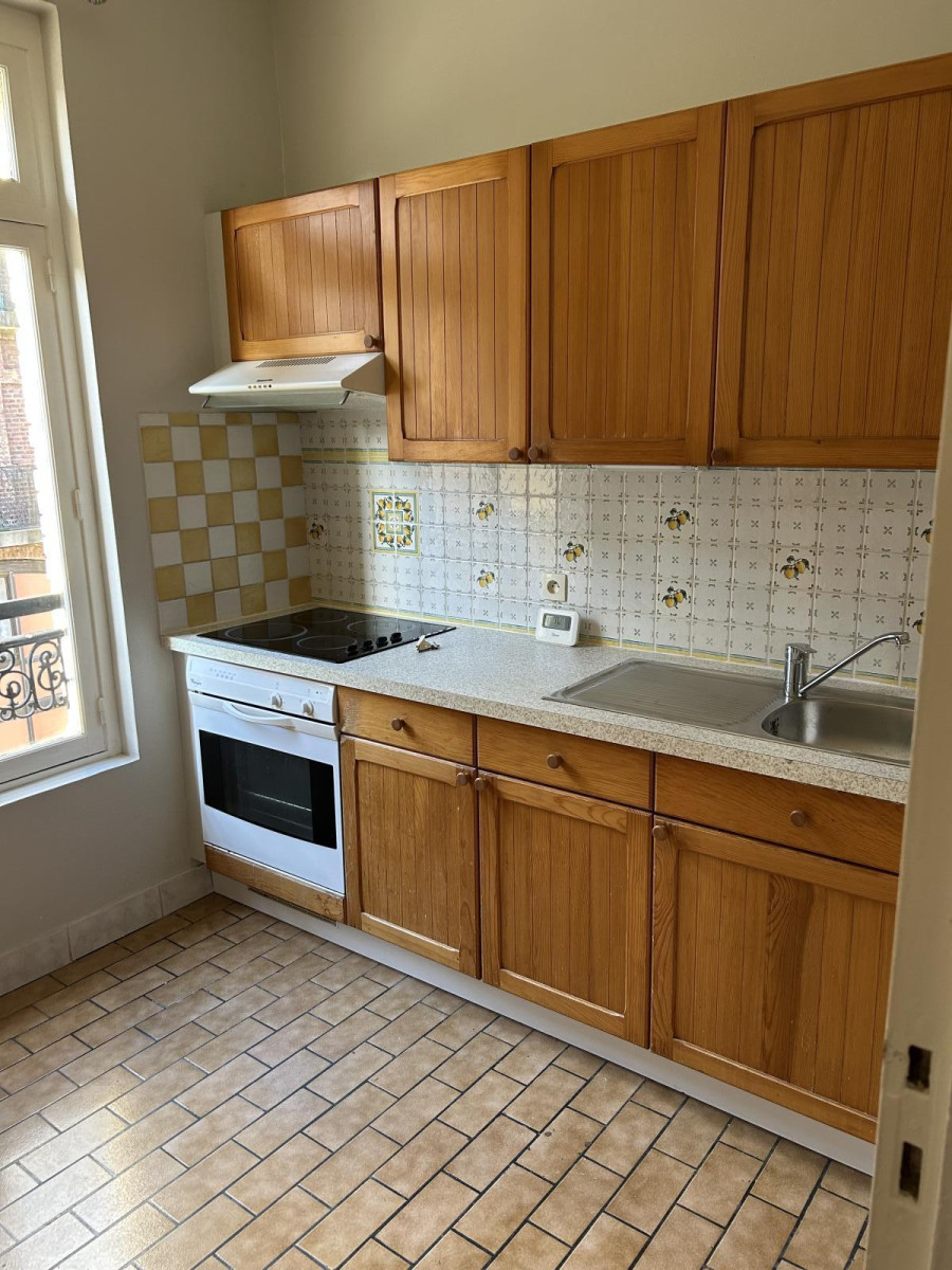 
                                                Location
                                                 Charmant appartement F3 , proche de place St Marc