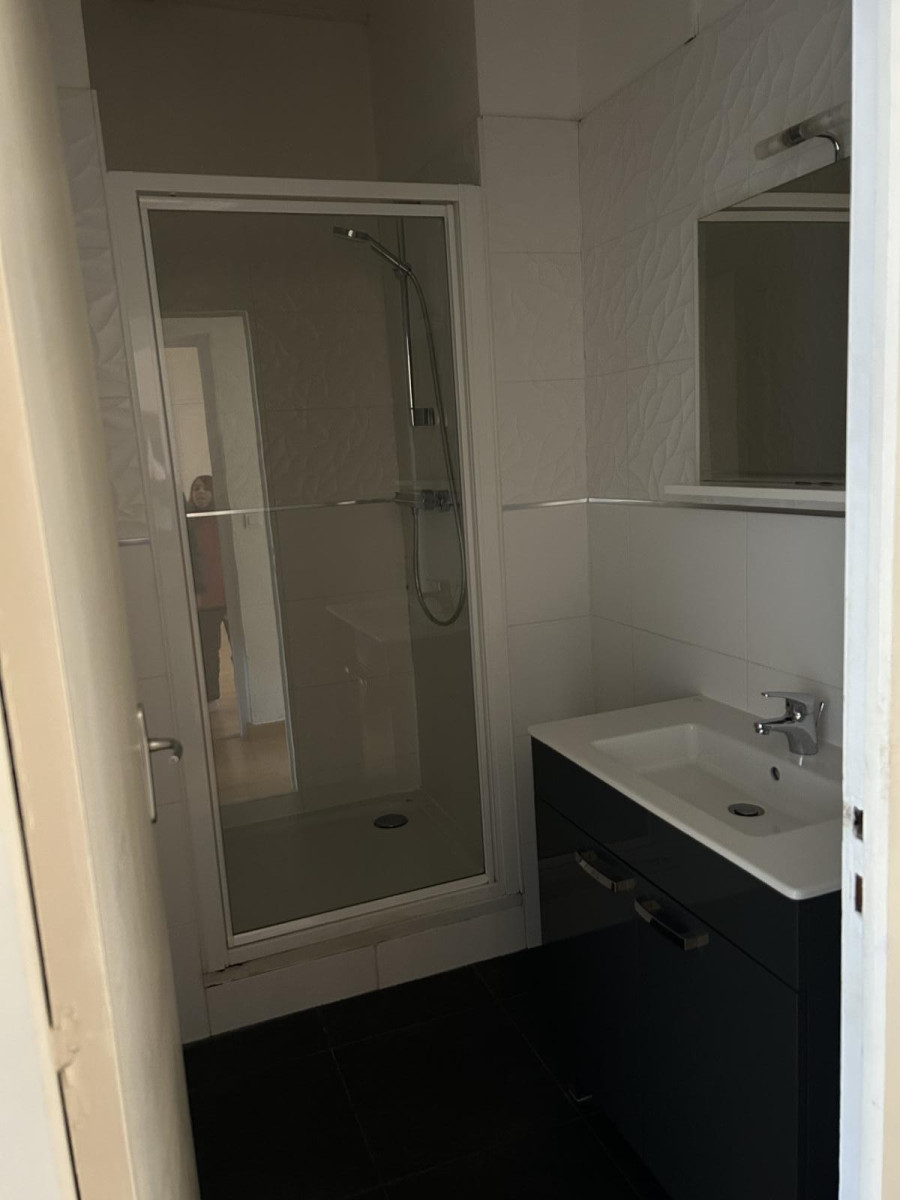 
                                                Location
                                                 Charmant appartement F3 , proche de place St Marc