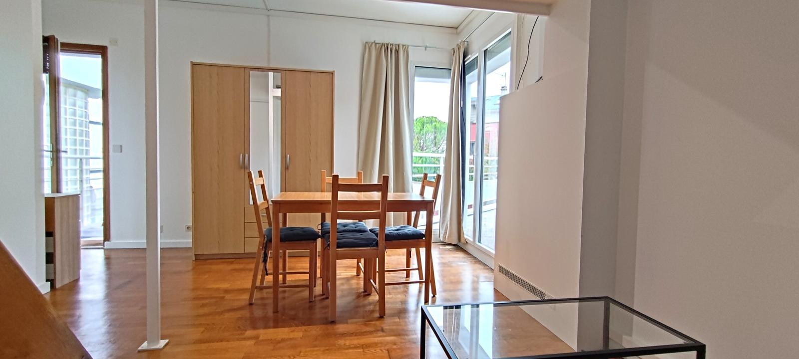 
                                                Location
                                                 Charmant appartement lumineux, calme et neuf