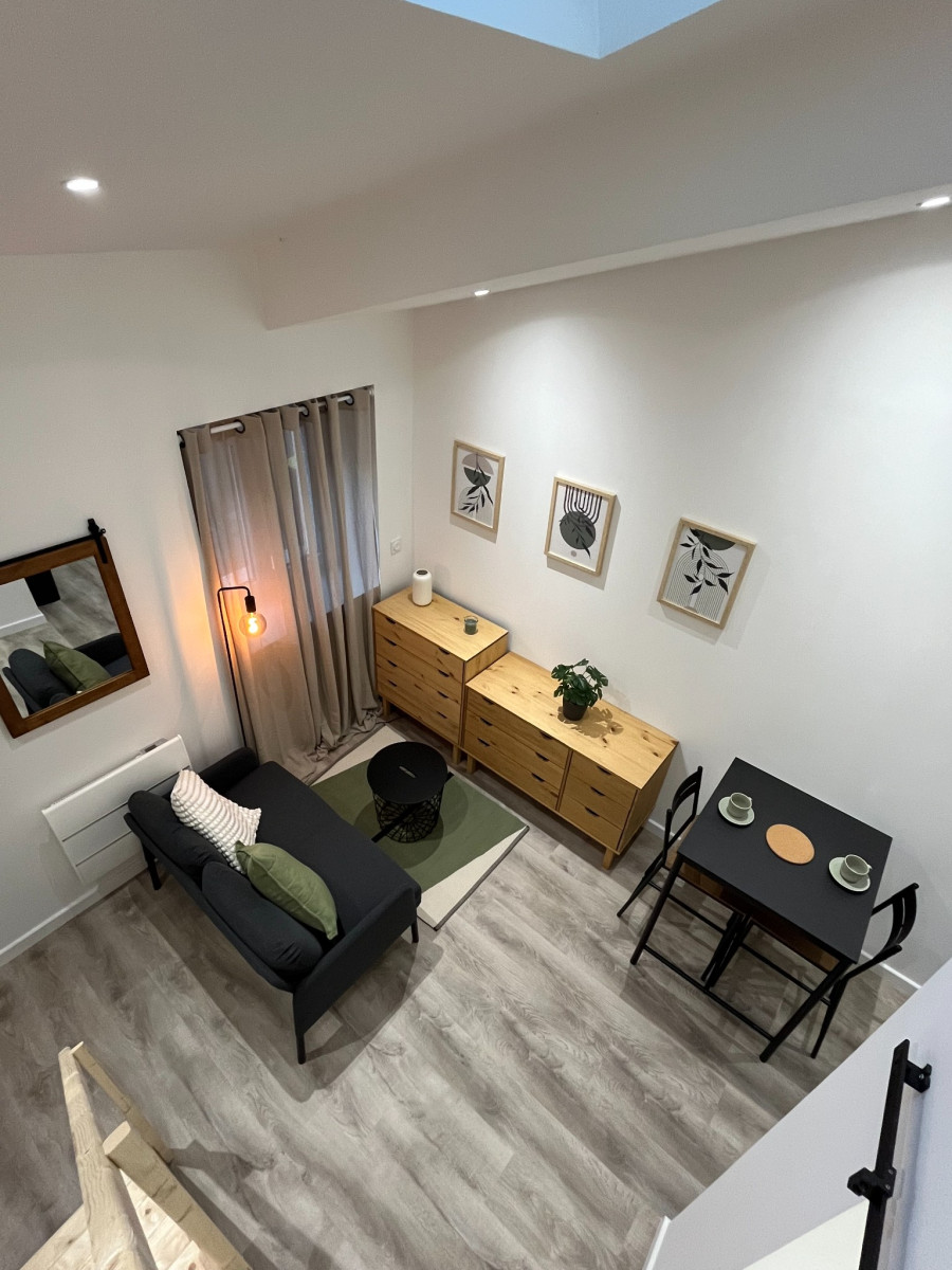 
                                                Location
                                                 CHARMANT APPARTEMENT MEUBLE
