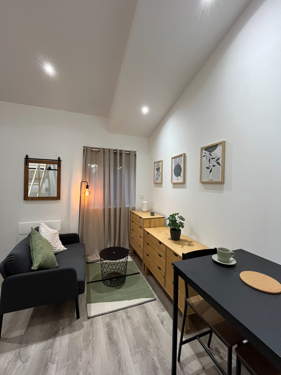
                                                Location
                                                 CHARMANT APPARTEMENT MEUBLE