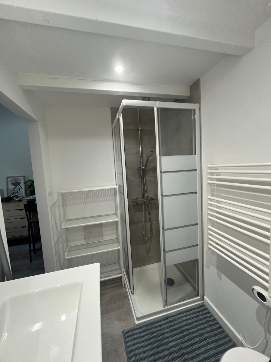 
                                                Location
                                                 CHARMANT APPARTEMENT MEUBLE