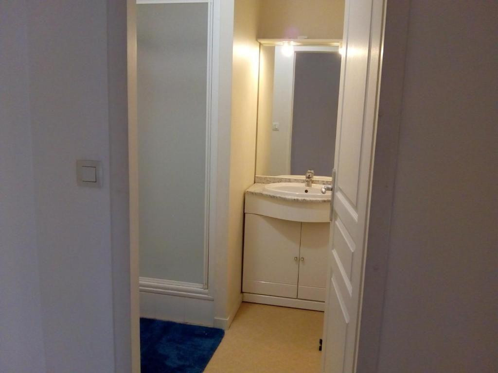 
                                                Location
                                                 Charmant appartement meublé idéalement situé