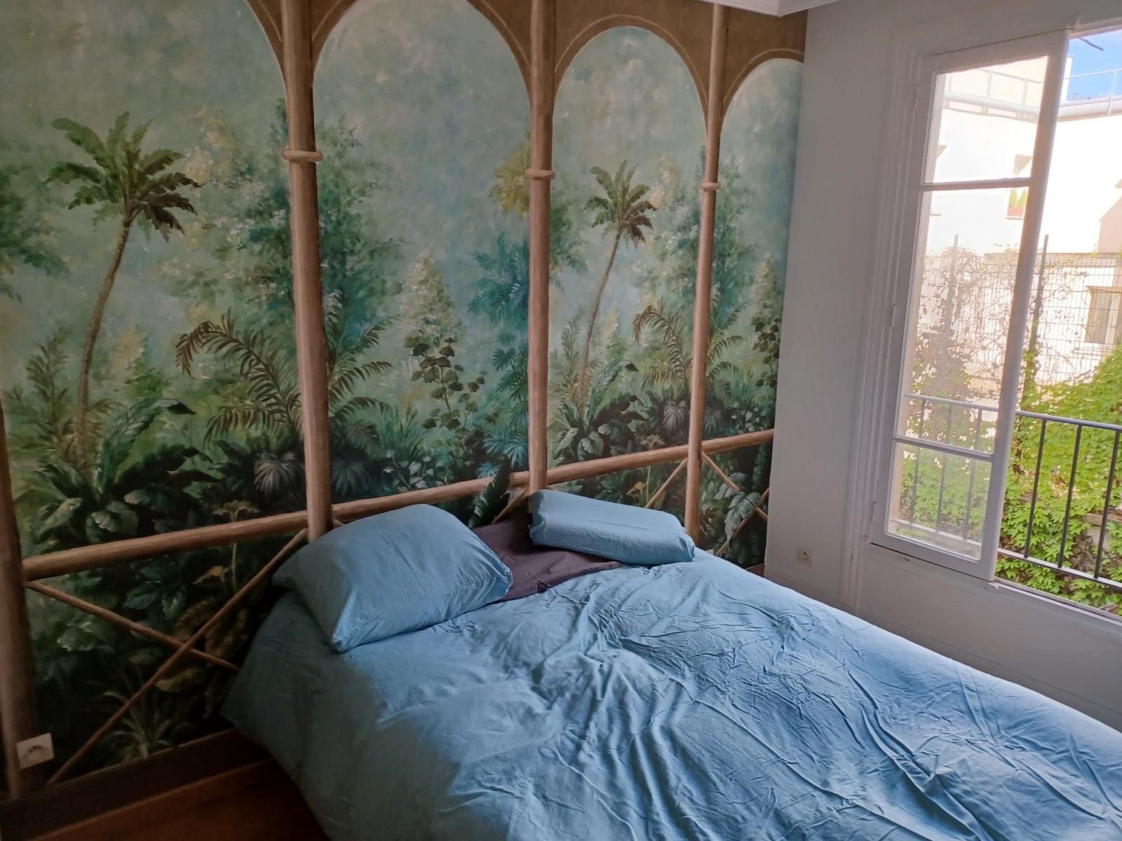 
                                                Location
                                                 Charmant appartement rénové donnant sur jardin privé, au calme - 50m Notre dame - 1 chambre séparée, 1 salon, 1 bureau (loyer tout inclus)
