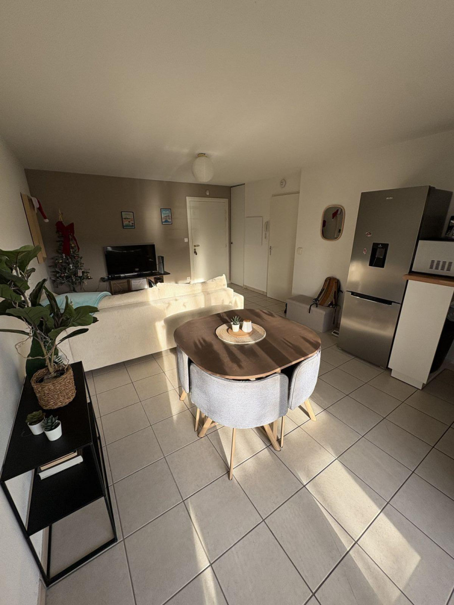
                                                Location
                                                 Charmant appartement T2