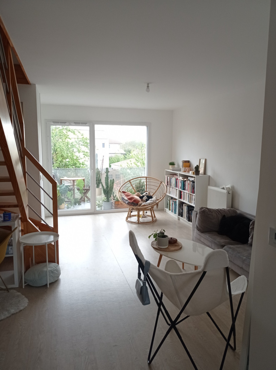 
                                                Location
                                                 Charmant appartement T3 avec terrasse et parking