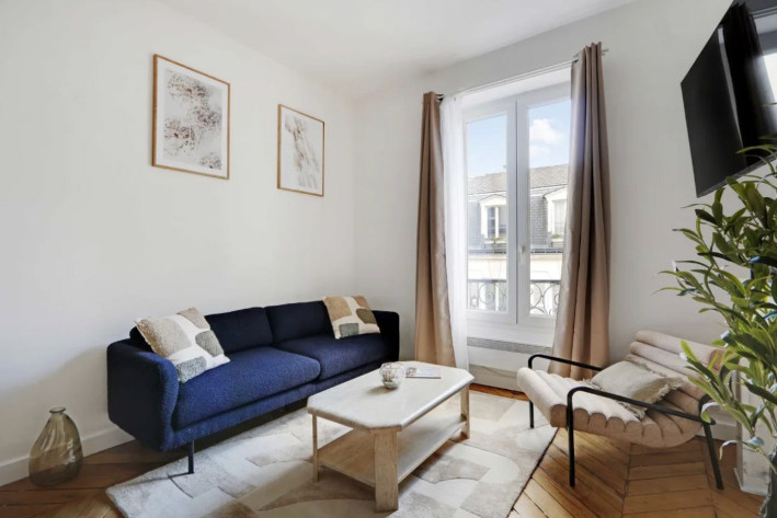 
                                                Location
                                                 Charmant appartement - Voltaire