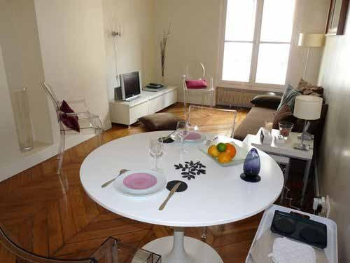 
                                                Location
                                                 Charmant deux pièces de 43 m2, idéalement situé.