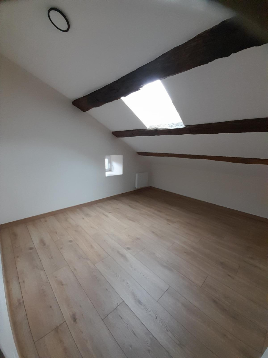 
                                                Location
                                                 Charmant duplex entièrement neuf