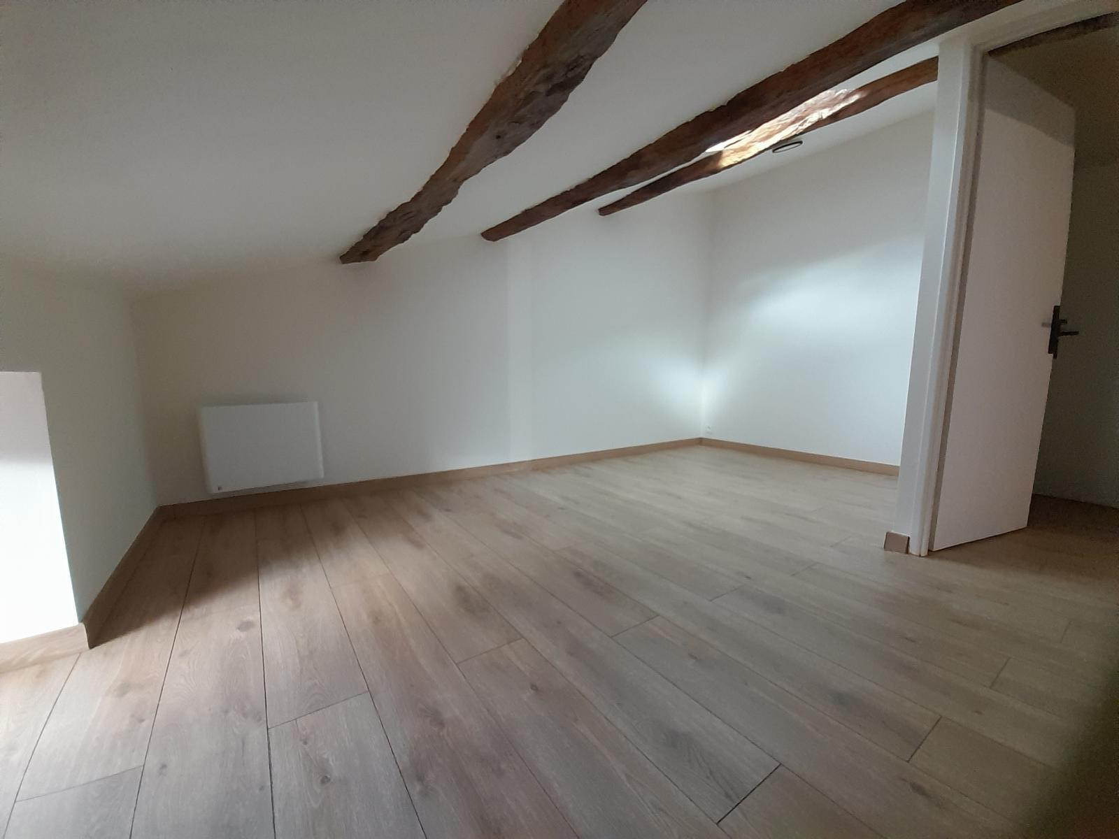 
                                                Location
                                                 Charmant duplex entièrement neuf