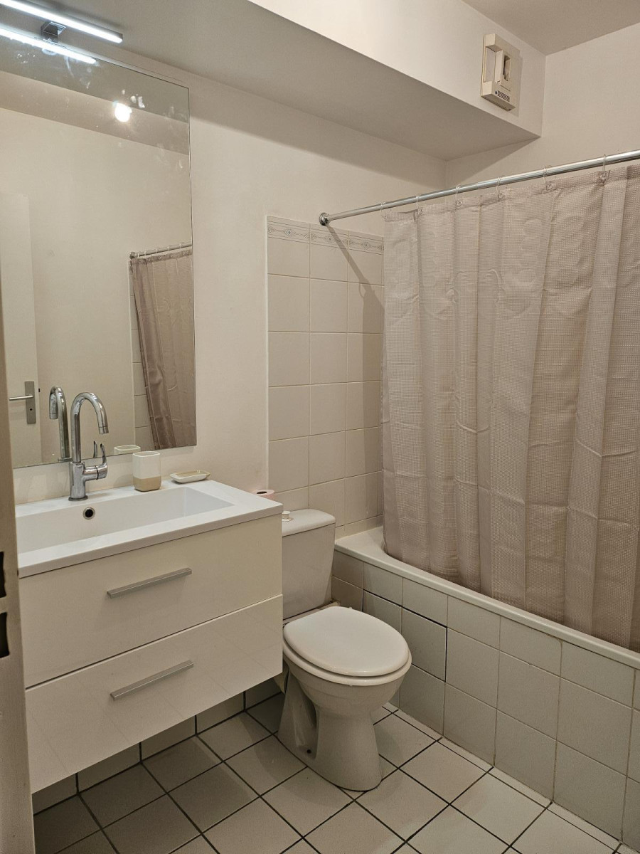 
                                                Location
                                                 Charmant et cosy studio