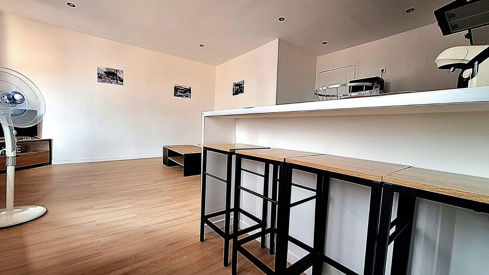 
                                                Location
                                                 Charmant F2 lumineux au cœur de Grasse