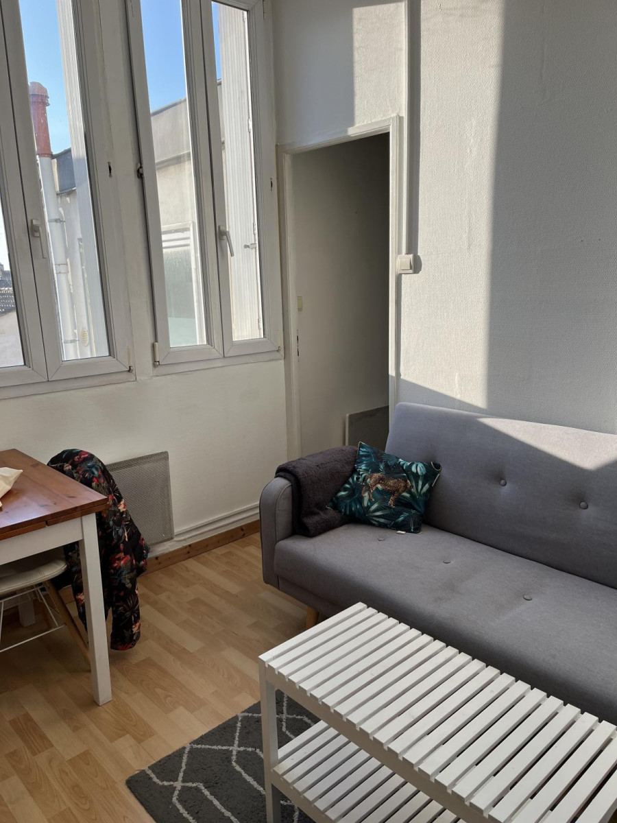 
                                                Location
                                                 Charmant F2 meublé 29m² GAMBETTA