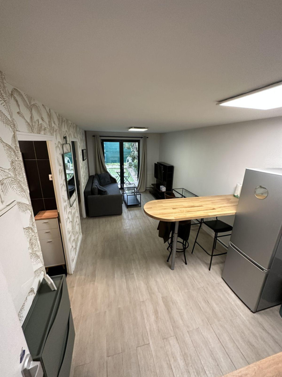
                                                Location
                                                 Charmant F2 meublé avec jardin privatif