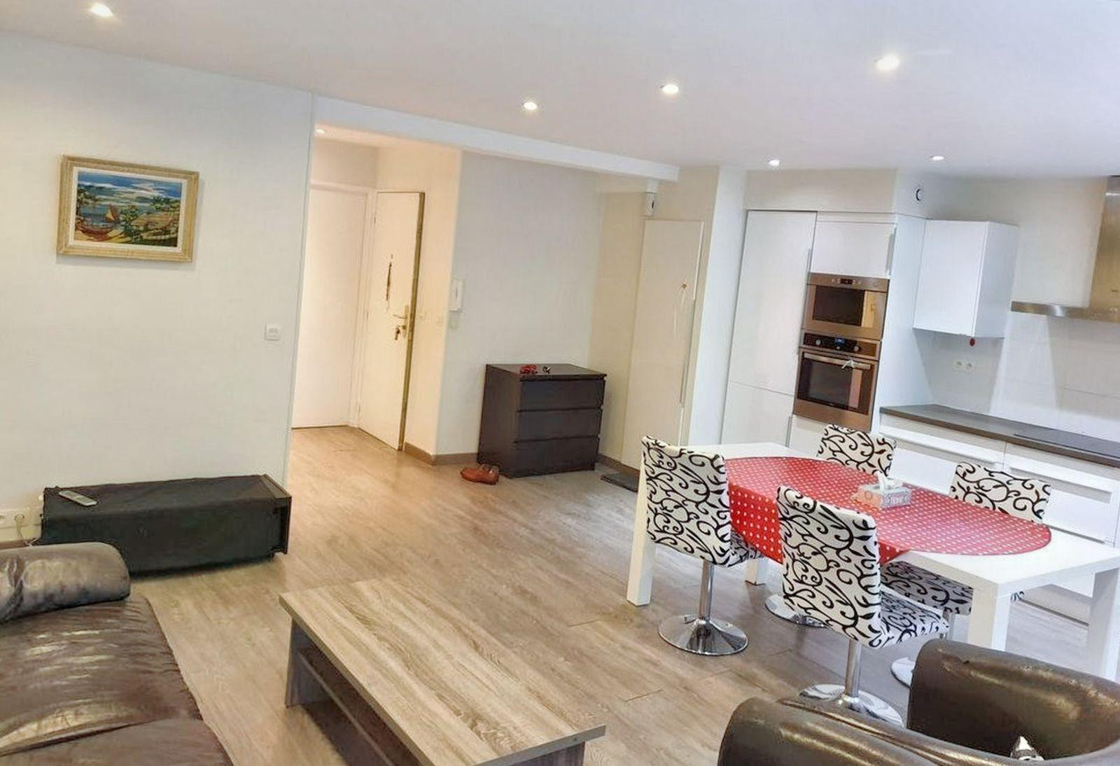 
                                                Location
                                                 Charmant F4, vue imprenable sur Paris