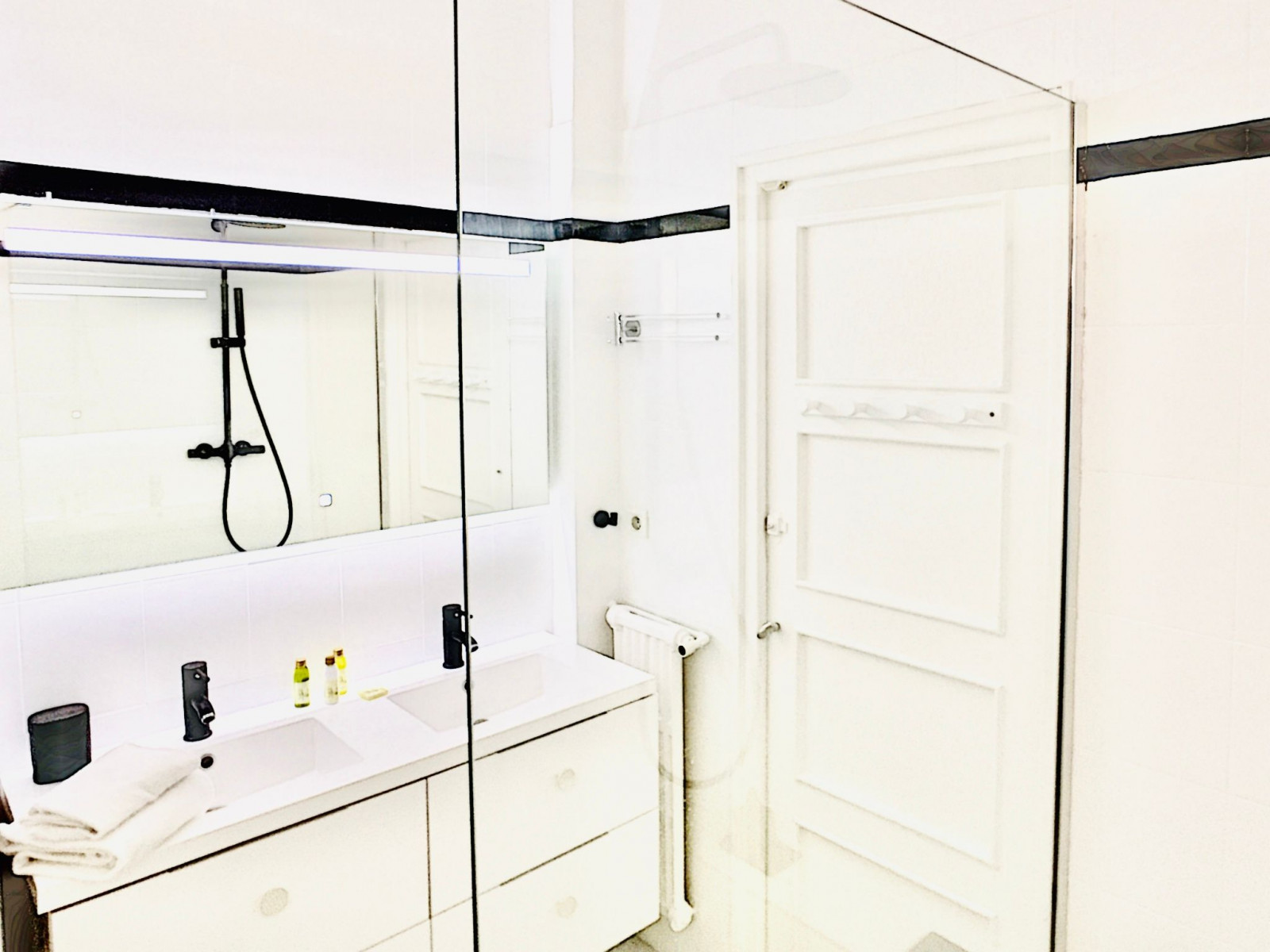 
                                                Location
                                                 Charmant grand 2 pièces 65m2 center5 min de la plage 1 chambre séparée (loyer tout inclus)
