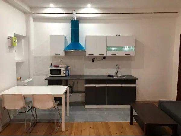 
                                                Location
                                                 Charmant, parquet, belle hauteur sous plafond