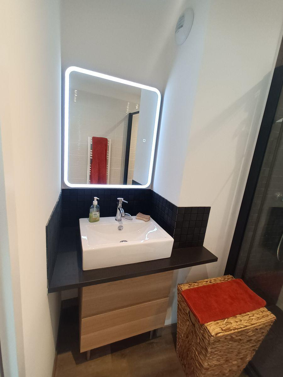 
                                                Location
                                                 Charmant petit Loft sous toit centre Nantes